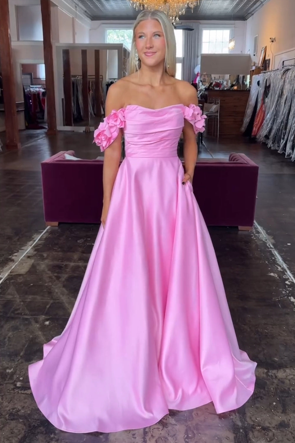 Schulterfreies, langes A-Linien-Abendkleid aus Satin mit 3D-Blumen