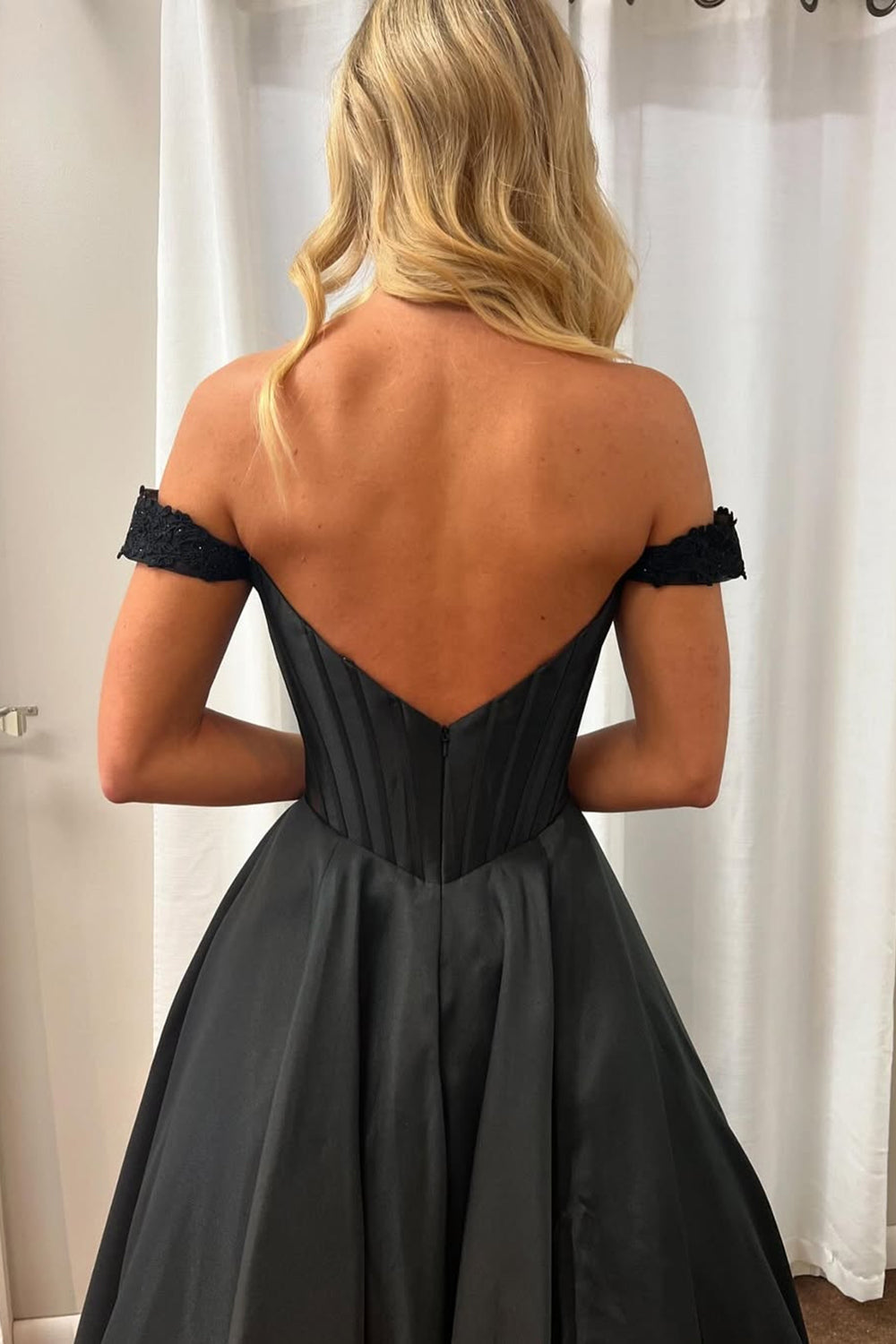Schulterfreies, langes Prinzessinnen-Abendkleid aus Satin mit Korsett und Perlenstickerei