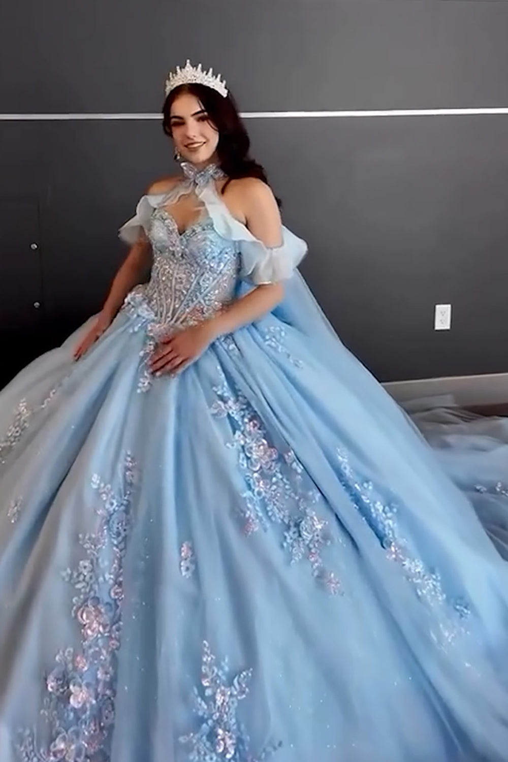 Ballkleid aus Tüll mit herzförmigem Ausschnitt, Applikationen und Perlenstickerei für Quinceañeras