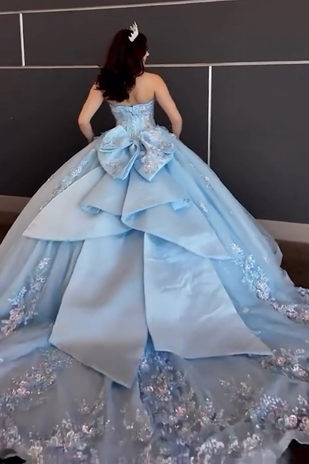 Ballkleid aus Tüll mit herzförmigem Ausschnitt, Applikationen und Perlenstickerei für Quinceañeras