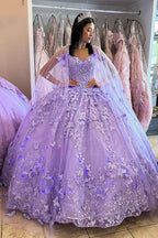 Vestido de quinceañera de tul con capa, tirantes finos y apliques