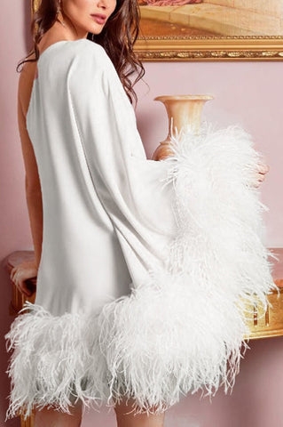 Vegas Living – One-Shoulder-Party-Minikleid mit Federsaum 