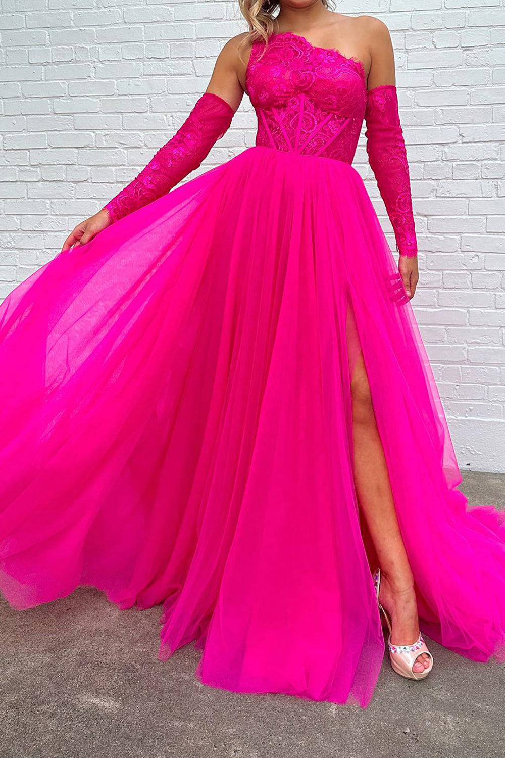 A-Linien-Abendkleid in Fuchsia mit One-Shoulder-Schulter und Korsett-Design sowie Schlitz vorne