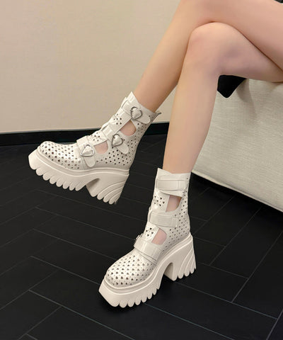 Botas de piel de vaca blanca estilo boutique con hebillas huecas y empalmes 