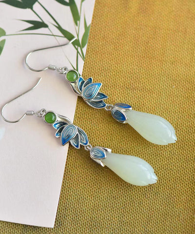 Hermosos aretes colgantes de orquídea esmaltada con incrustaciones de jade y plata de ley dorada