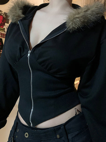 Abrigo negro con cuello de piel Y2k y costuras irregulares 