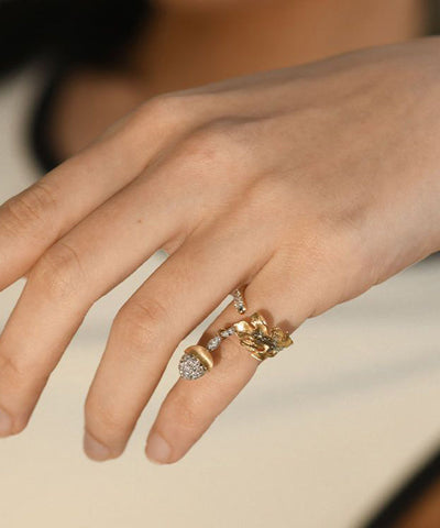 Anillos únicos de borlas de piñones con circonitas doradas y plata esterlina 