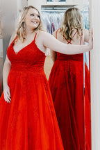 Rotes, langes A-Linien-Abendkleid in Übergröße mit Spaghettiträgern und Applikationen