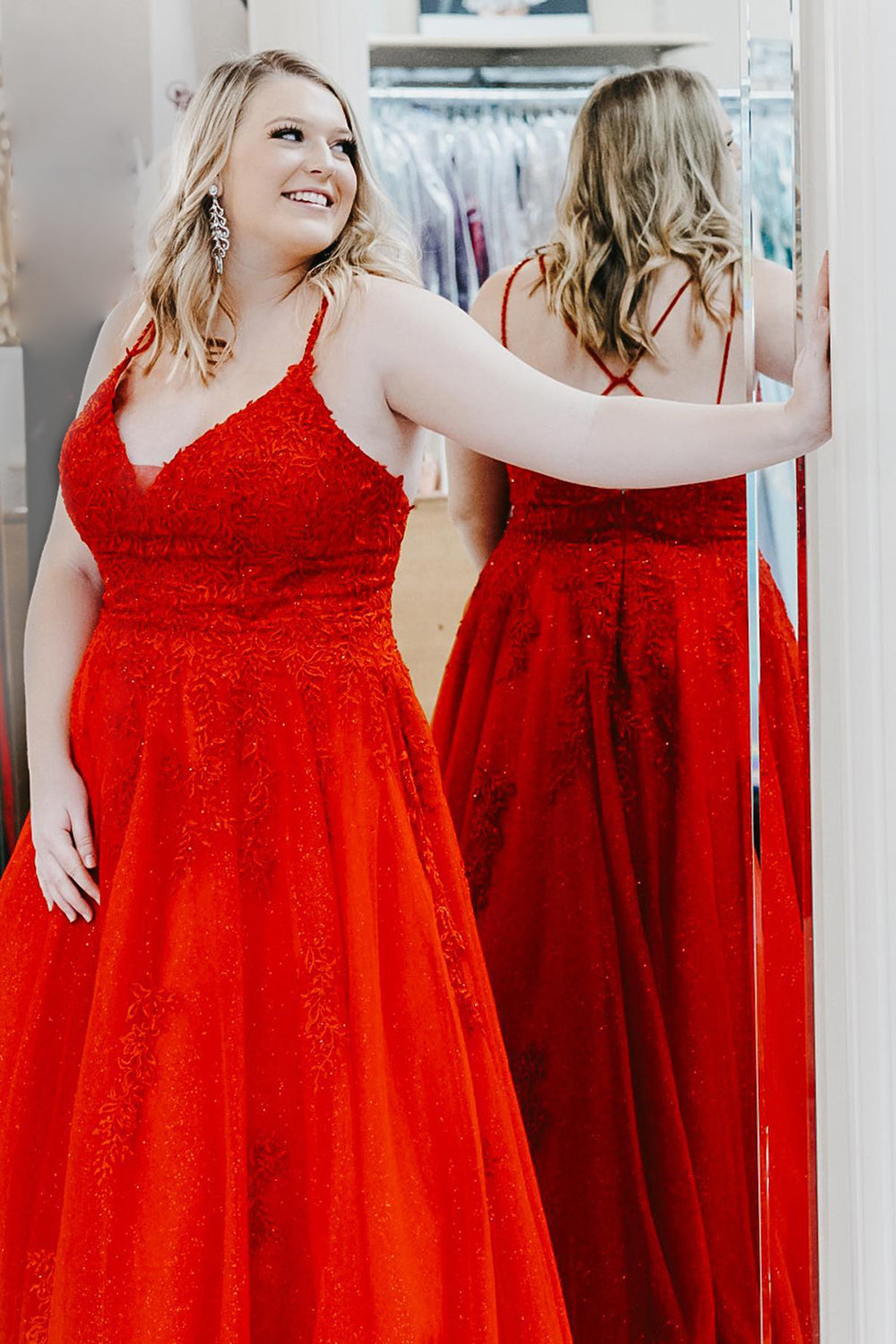 Rotes, langes A-Linien-Abendkleid in Übergröße mit Spaghettiträgern und Applikationen