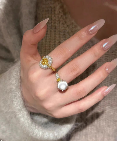 Anillos elegantes con forma de huevo de circonita dorada y cobre blanco 