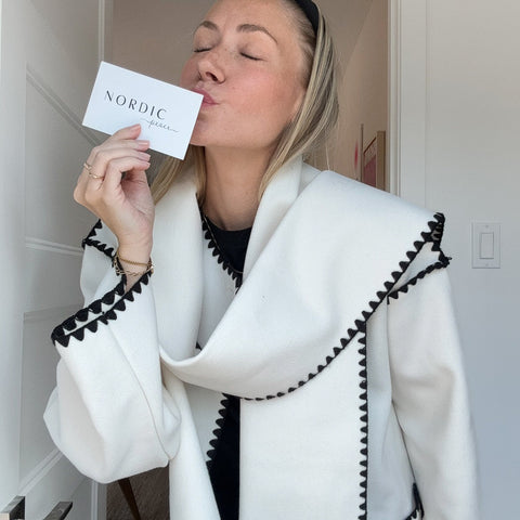 Nordischer Mantel mit Schal 