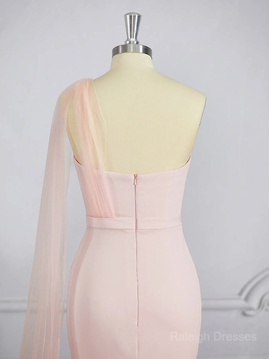 Vestidos de dama de honor de crepé elástico con cola larga y un solo hombro 