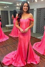 Korsettärmelloses langes Ballkleid mit Schlitz