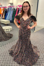 Vestido de fiesta de sirena con hombros descubiertos, lentejuelas moradas, recortes y plumas