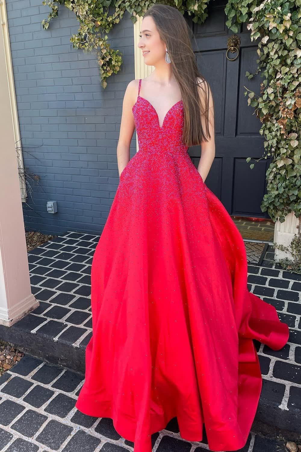 Langes, rotes A-Linien-Abendkleid mit Spaghettiträgern und Perlenstickerei