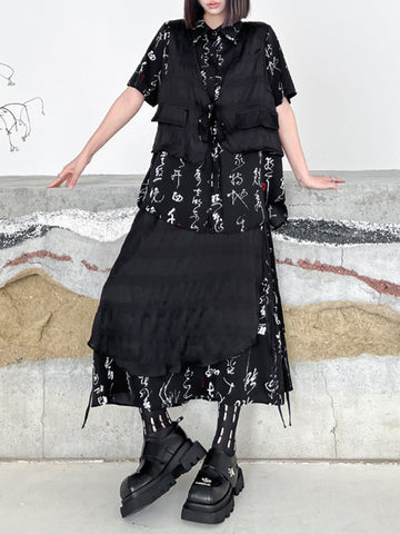 Blusas y camisas con solapas escalonadas, aberturas laterales, estampados, con cordones y dos bolsillos laterales falsos 