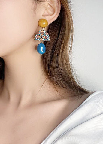 Pendientes colgantes de acrílico con pinturas artísticas en amarillo y azul 