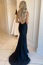 Vestido de fiesta de sirena sin mangas con cuello halter azul marino y espalda abierta 