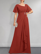 A-Linien-Kleid aus Chiffon in Bodenlänge mit asymmetrischem Schnitt, plissiert und mit Pailletten und Perlenstickerei