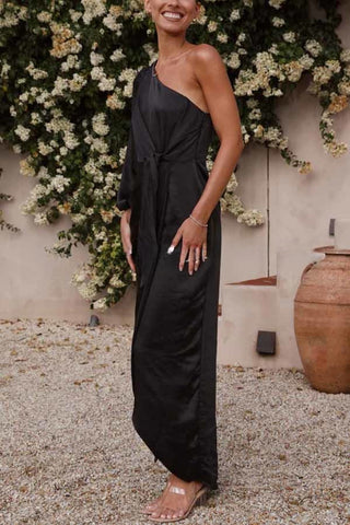 Endaring Romance – Maxikleid aus Satin mit One-Shoulder-Träger und Schlitz vorne zum Binden 