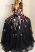 Langes, schwarzes Prinzessinnen-Abendkleid in A-Linie mit Stickerei