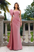 Asymmetrisches Meerjungfrauen-Abendkleid mit Falten und Schlitz