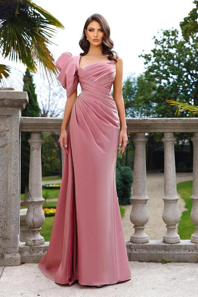 Asymmetrisches Meerjungfrauen-Abendkleid mit Falten und Schlitz