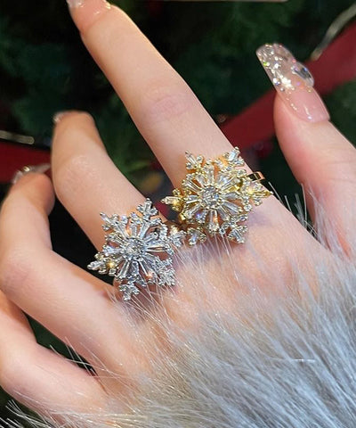 Elegante conjunto de dos anillos de copo de nieve de cobre y circonita 