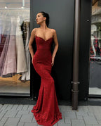 Schwarzes, langärmeliges Meerjungfrauen-Abendkleid mit Spaghettiträgern und Pailletten 