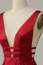 Langes, rotes A-Linien-Abendkleid mit tiefem V-Ausschnitt und rückenfreiem Design