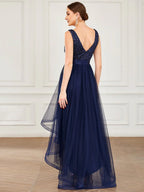 Vestido de noche o de gala de tul y lentejuelas de corte alto y bajo 