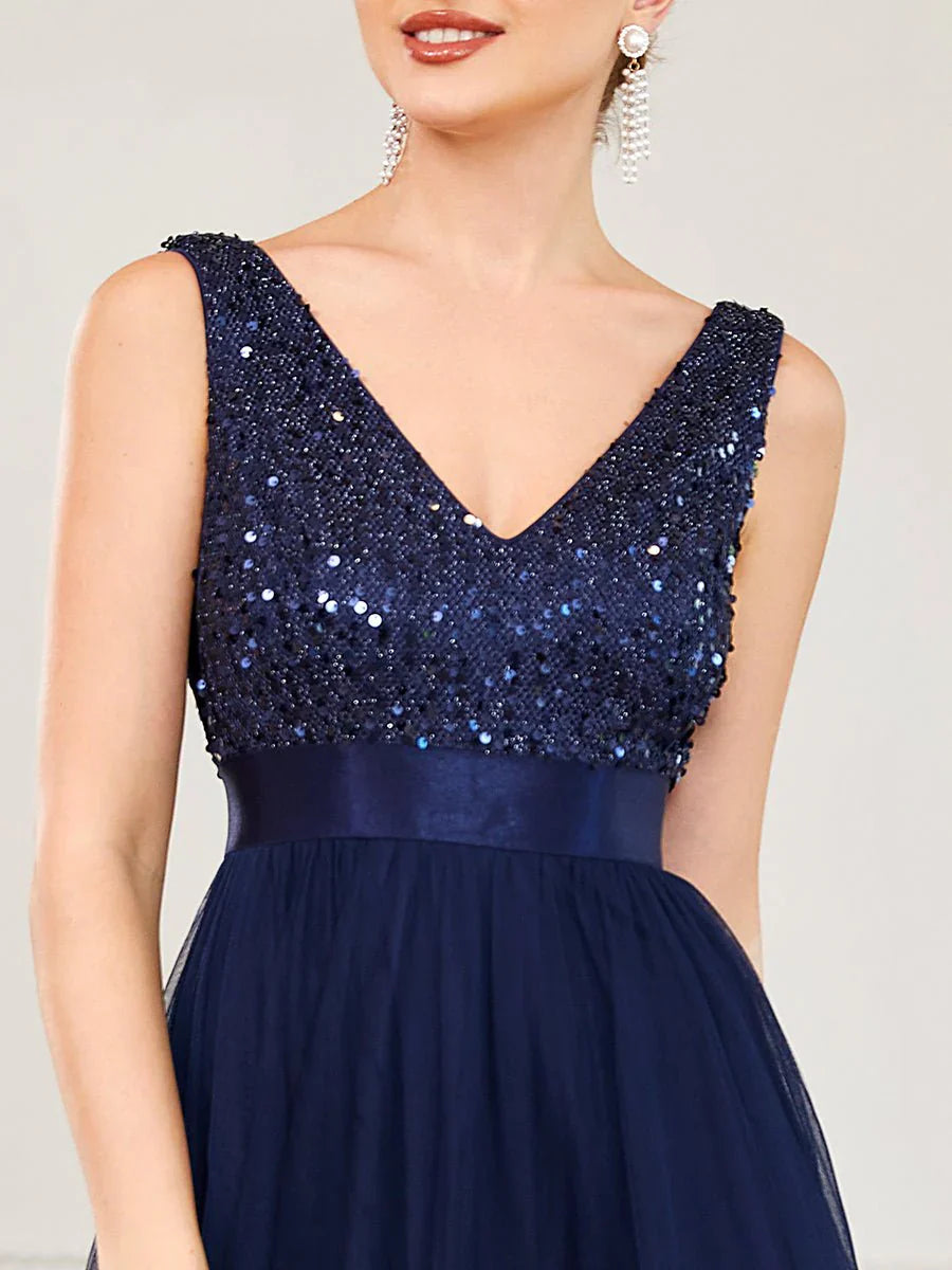 Vestido de noche o de gala de tul y lentejuelas de corte alto y bajo 