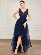 Vestido de noche o de gala de tul y lentejuelas de corte alto y bajo 