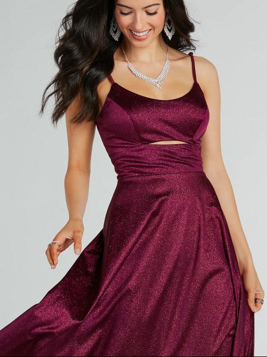 Glitzerndes A-Linien-Ballkleid mit Cut-Out-Mieder