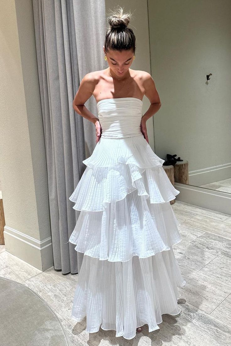 Trägerloses plissiertes Abendkleid mit mehreren Lagen und ärmelloses Ballkleid