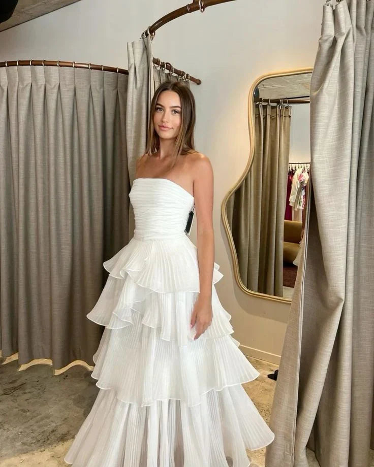 Trägerloses plissiertes Abendkleid mit mehreren Lagen und ärmelloses Ballkleid