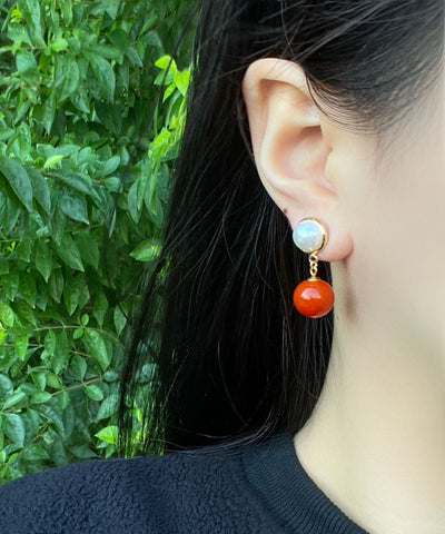 Moderne rote Tropfenohrringe aus Sterlingsilber mit eingelegten Edelsteinen und Perlen 