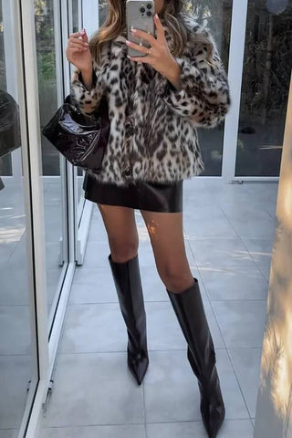 Flauschiger Mantel aus Kunstpelz mit Umlegekragen und Leopardenmuster – Braun 