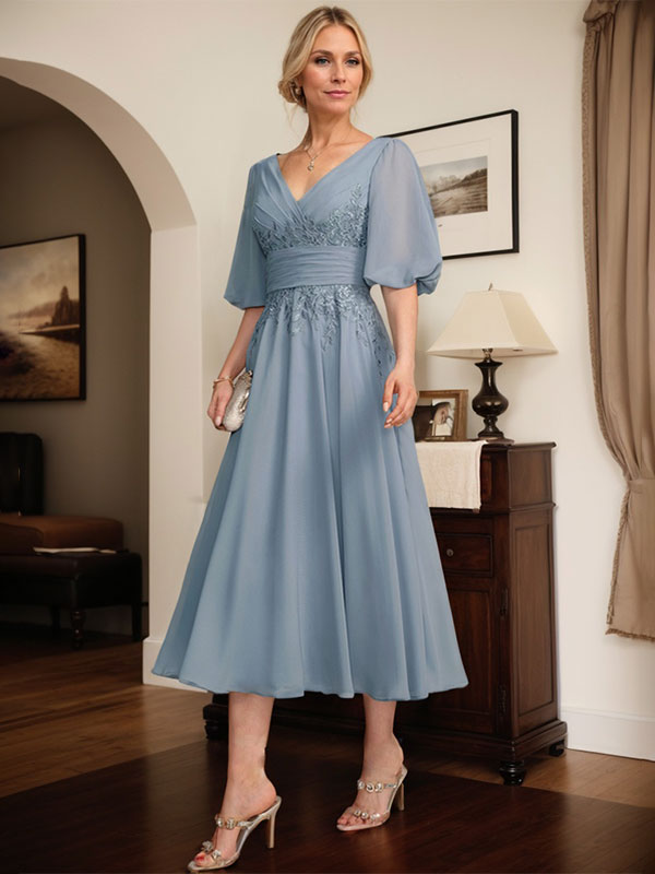 Vestido de gasa con encaje y escote en V hasta la rodilla para madre de la novia con pliegues