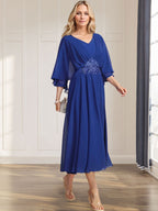A-Linien-Kleid aus Chiffon mit V-Ausschnitt, Teelänge, plissierten Paillettenapplikationen und Perlenstickerei für die Mutter der Braut 