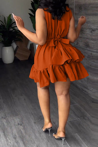 Minivestido sin mangas con cuello en V y doble capa con volantes (con cinturón) 