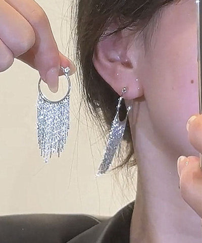 Moderne Creolen aus Seidenkupferlegierung mit Zirkonquaste 