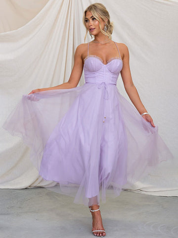 Vestido midi Corest con tirantes finos, fruncido y falda de tul con cordones 