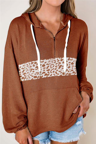 Tops casuales con cuello, capucha y cremallera con bolsillo y estampado 