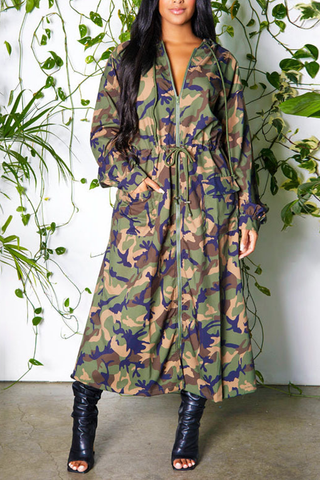 Lässige Oberbekleidung mit Camouflage-Print, Reißverschlusstasche und Kapuze 