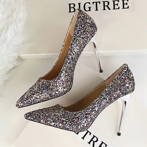 Zapatos de verano nuevos de estilo europeo para mujer, tacones altos, boca baja, puntiagudos, brillantes, sexis, delgados, para discoteca, tacones altos, zapatos individuales 
