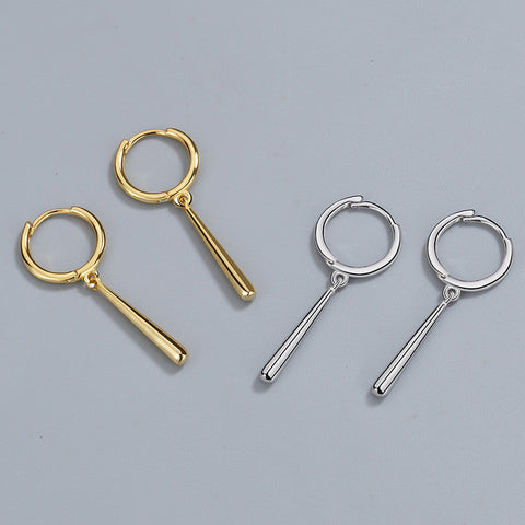 Modische, schlichte Ohrringe 