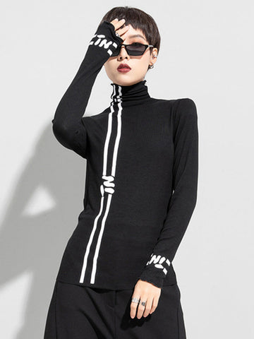 Camiseta negra estampada de cuello alto y manga larga 