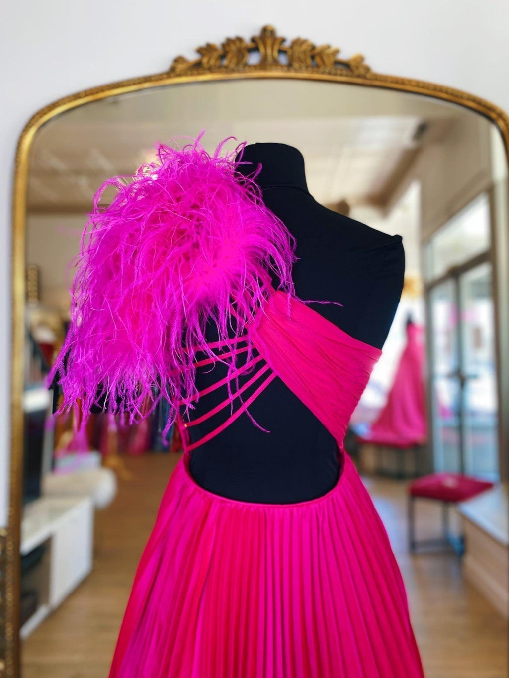 Vestido de fiesta de tafetán con un solo hombro y corte en A plisado