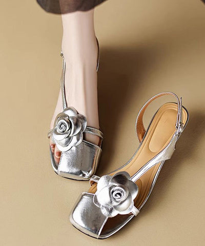 Sandalias de tacón alto con diseño floral calado en blanco de Boutique 